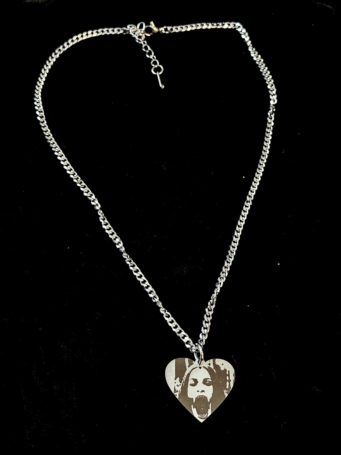 JENNIFER'S BODY - HORROR MOVIE CHAIN NECKLACE