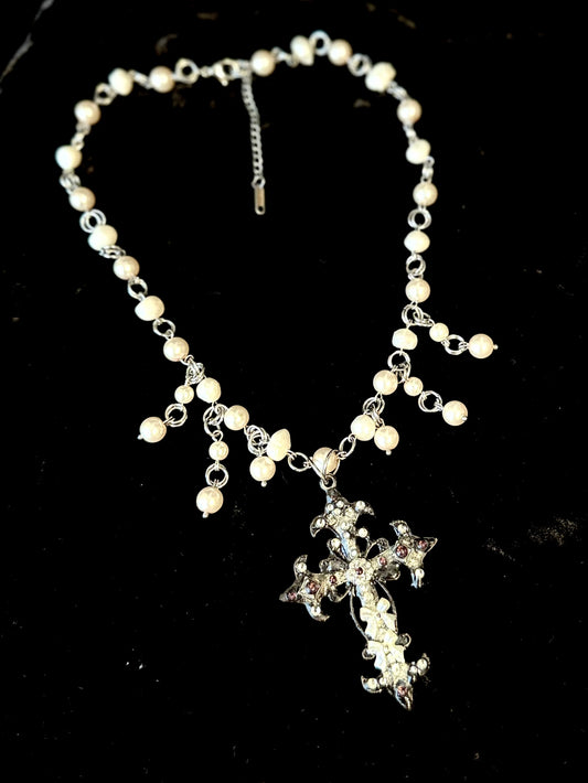 virtua 001 faux pearl beaded cross choker