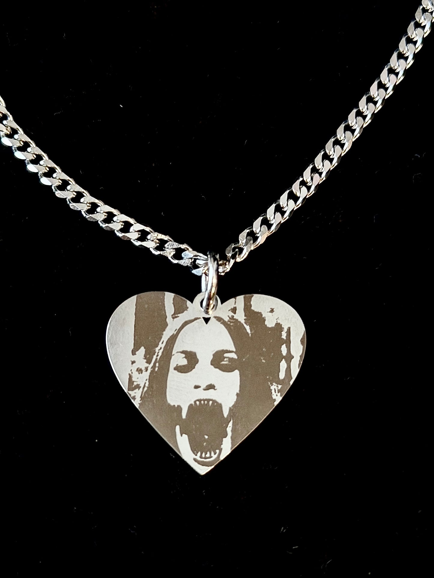 JENNIFER'S BODY - HORROR MOVIE CHAIN NECKLACE