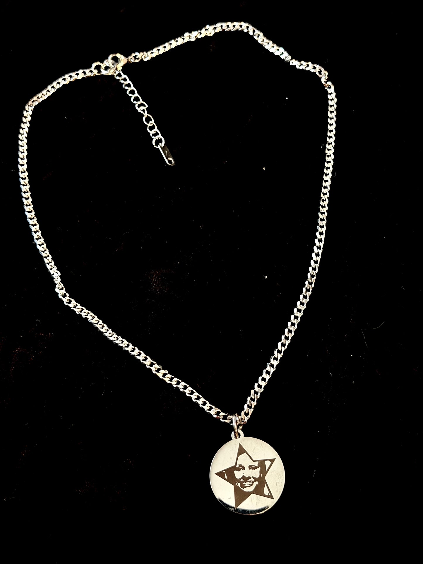 PEARL - HORROR MOVIE CHAIN NECKLACE